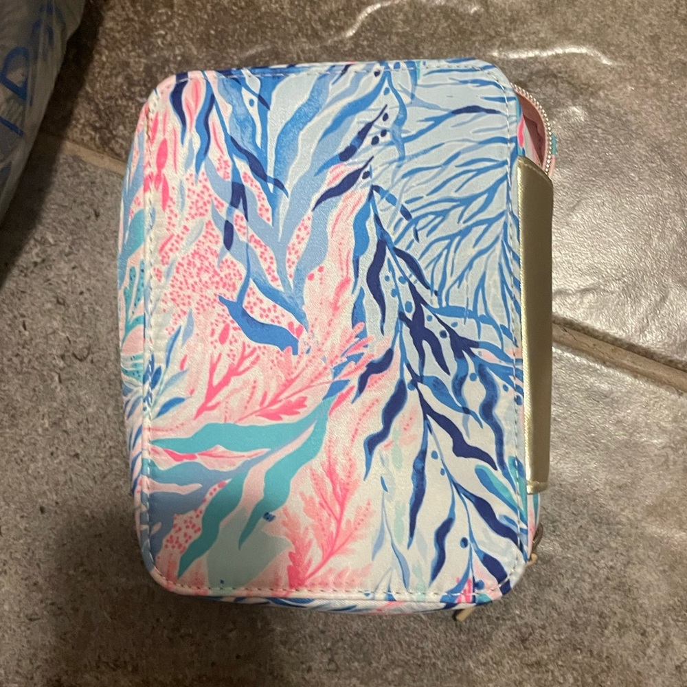 Lilly Pulitzer - Picture 2 of 4